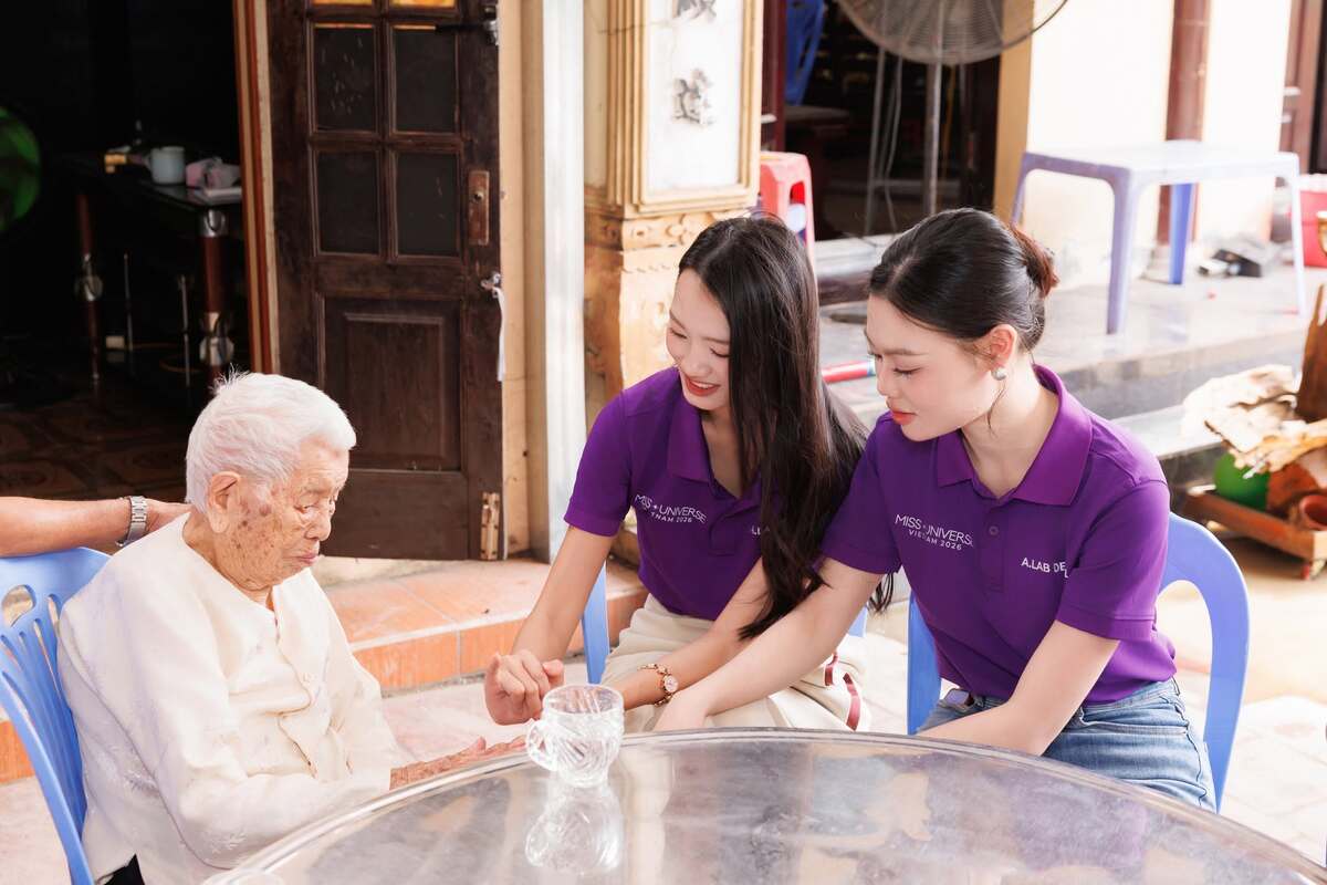 Trong hai ngày 26 và 27/9, người đẹp cùng các thí sinh tham gia hoạt động thiện nguyện và quảng bá du lịch Hải Phòng. Đây là dịp để cô và các thí sinh giao lưu với cộng đồng, bên cạnh những phần thi đòi hỏi kỹ năng trình diễn.