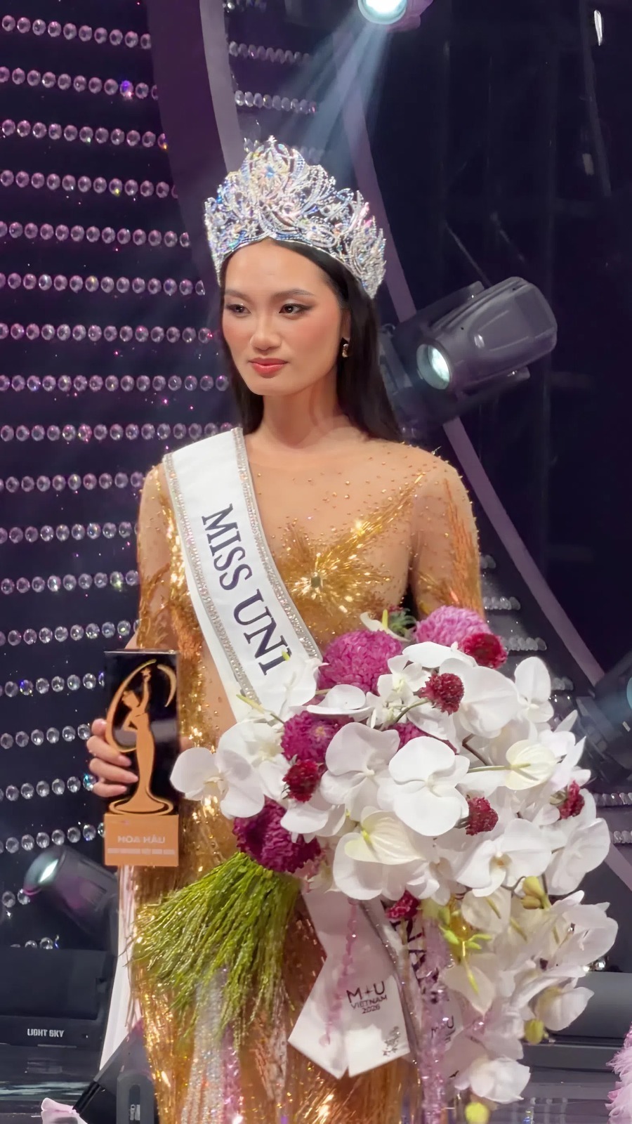 Tối 2/10, Quỳnh Anh vượt 29 thí sinh, đăng quang Miss Universe Vietnam 2026 tại Hải Phòng.
