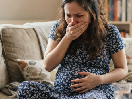 Mẹ bầu ốm nghén ăn gì để giảm buồn nôn mà con vẫn đủ chất?
