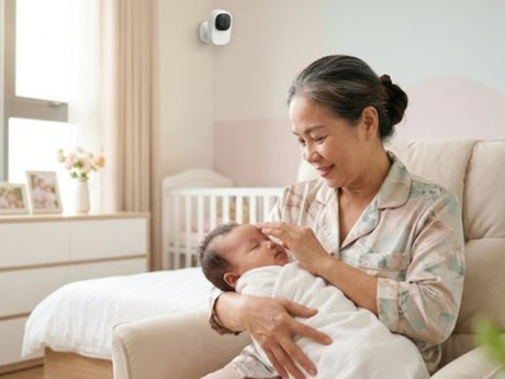 Lên thành phố trông cháu nội, tôi ngậm ngùi trở về quê vì chiếc camera phòng ngủ