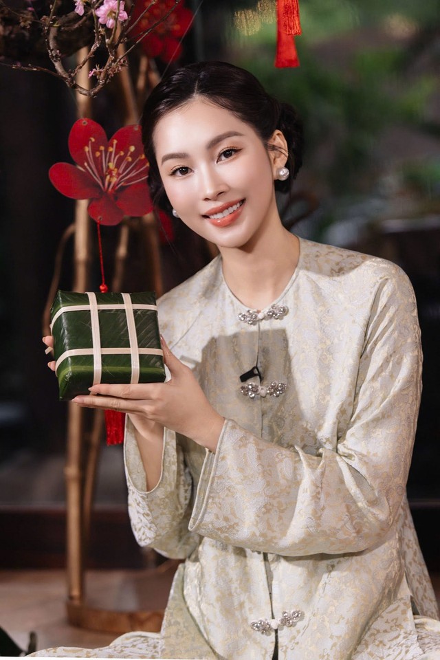 Cô không cần thay đổi liên tục để làm mới bản thân, nhưng mỗi lần xuất hiện vẫn dễ dàng thu hút sự chú ý.