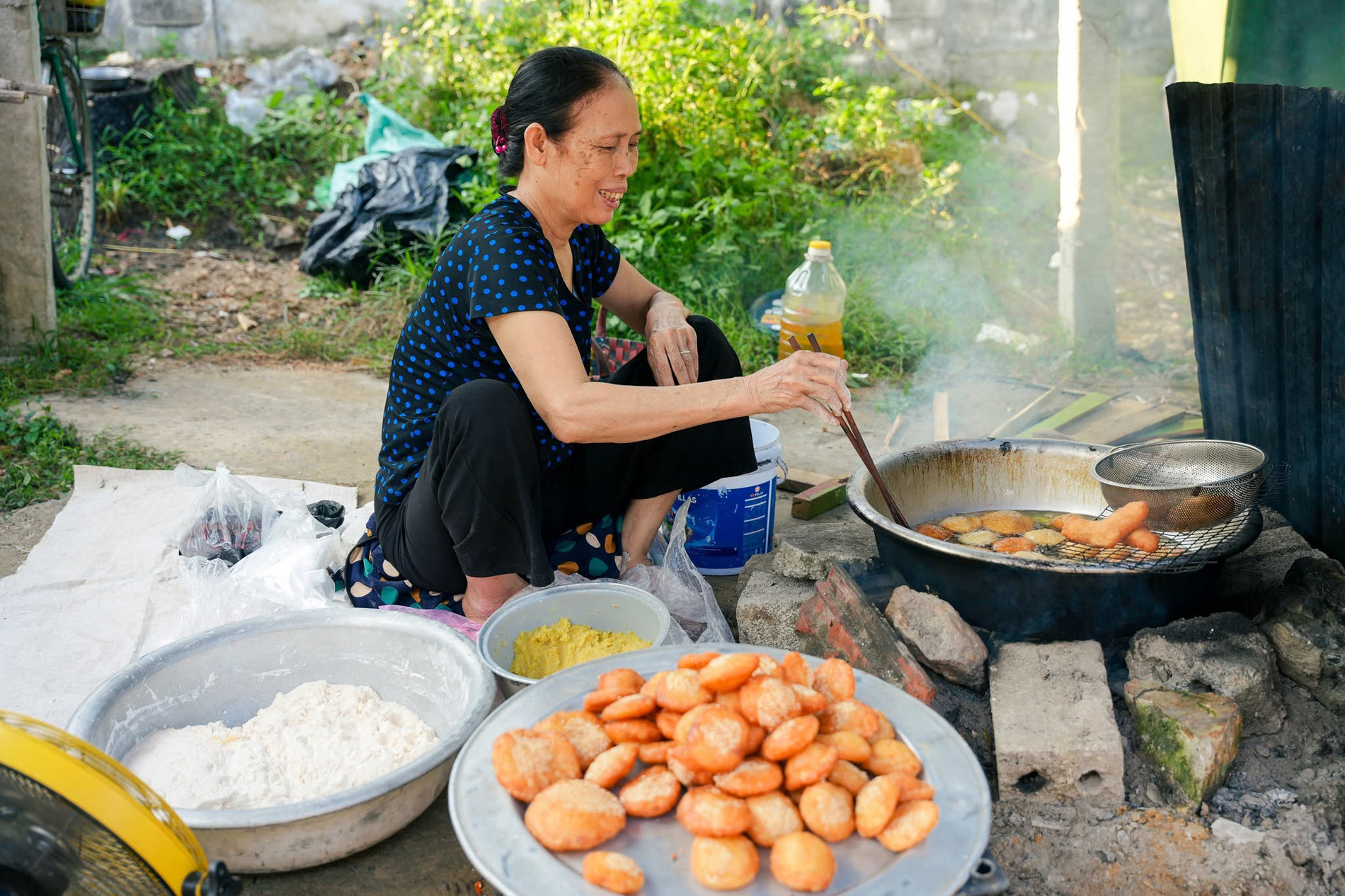 Chợ ở Thanh Hoá nằm giữa rặng phi lao xanh mát, bán đủ món ngon dân dã - 19