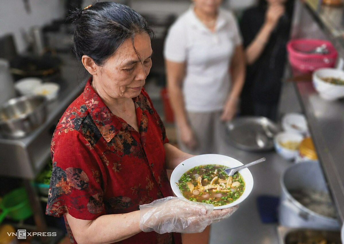 Quán cháo lươn còn nguyên hạt gạo nổi tiếng ở xứ Thanh - 1