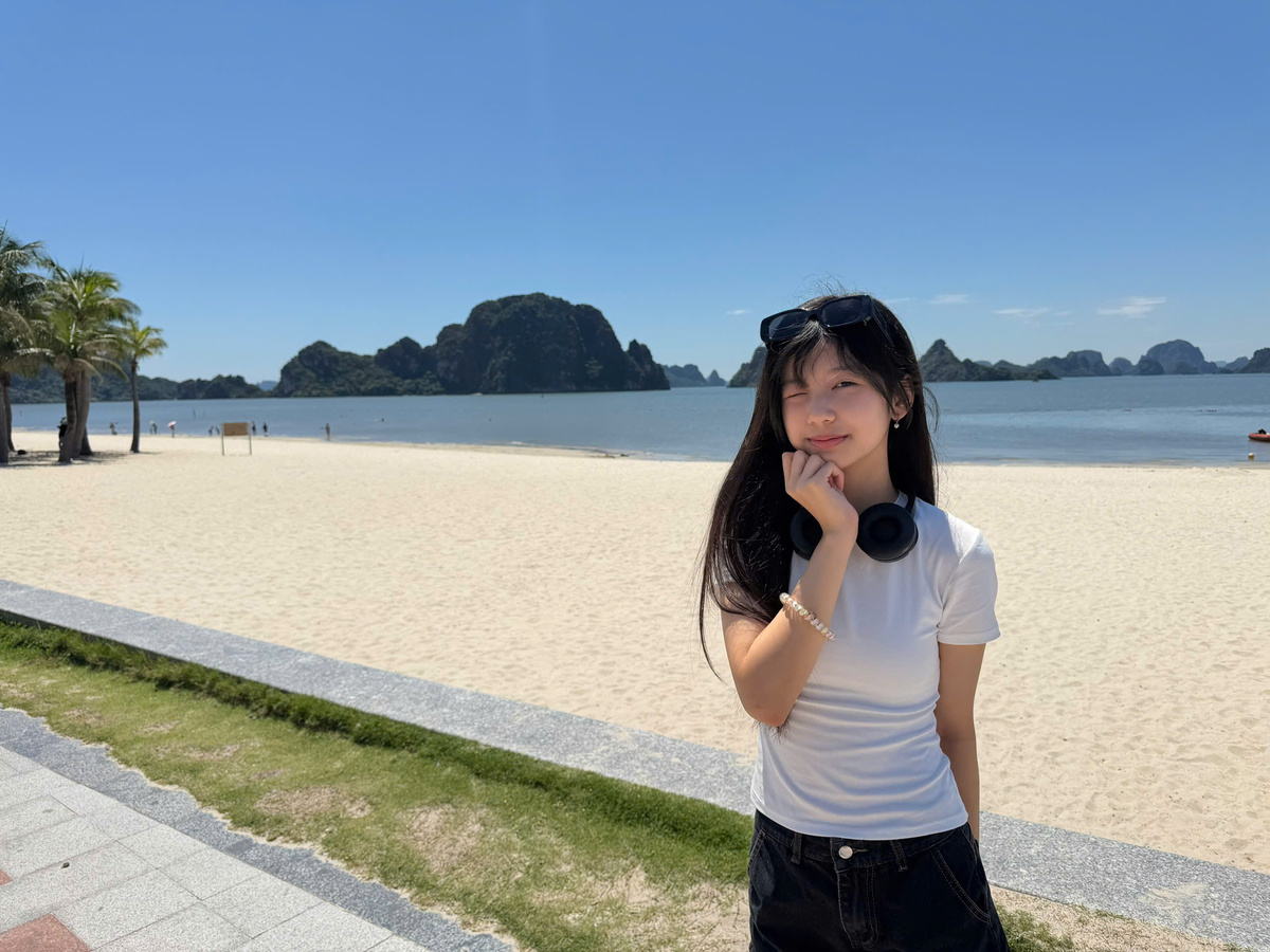 Jennifer Phạm mô tả con gái lúc nhỏ trông như bản sao của bố nhưng càng lớn càng giống mẹ và có nhiều nét giống anh trai Bảo Nam. Từ khi bước vào cấp hai, Na bắt đầu chú ý hơn về vẻ ngoài, chăm chỉ luyện tập nên không còn mũm mĩm như thời tiểu học.