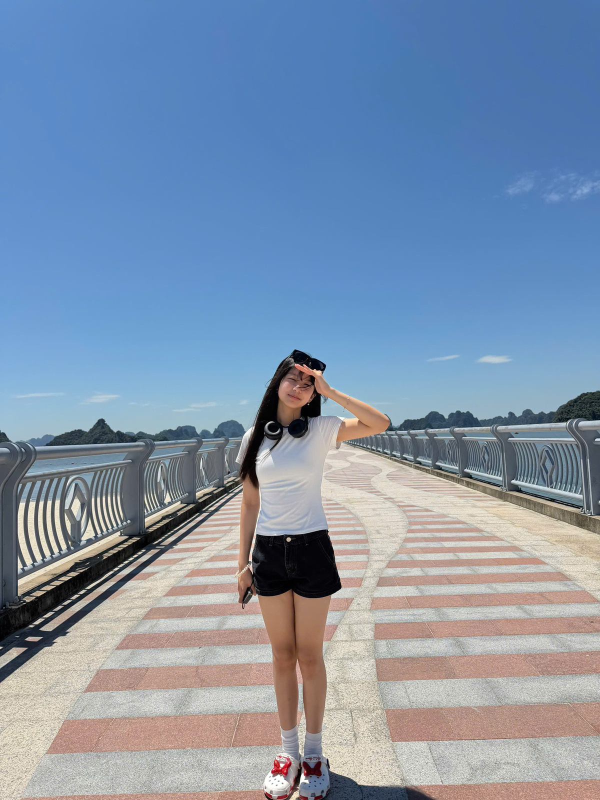 Con gái lớn của vợ chồng hoa hậu Jennifer Phạm - doanh nhân Đức Hải được nhận xét càng lớn càng xinh đẹp, ra dáng thiếu nữ ở tuổi 13.