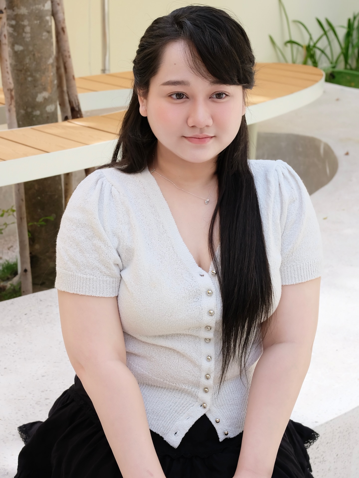 Khi tăng cân, cơ thể Trúc Anh có xu hướng thay đổi nhiều ở khuôn mặt, trong khi chân tay vẫn thon thả. Trong ảnh là diện mạo nữ diễn viên thời điểm giữa năm 2025. Ảnh: Instagram/ trucanhhh_