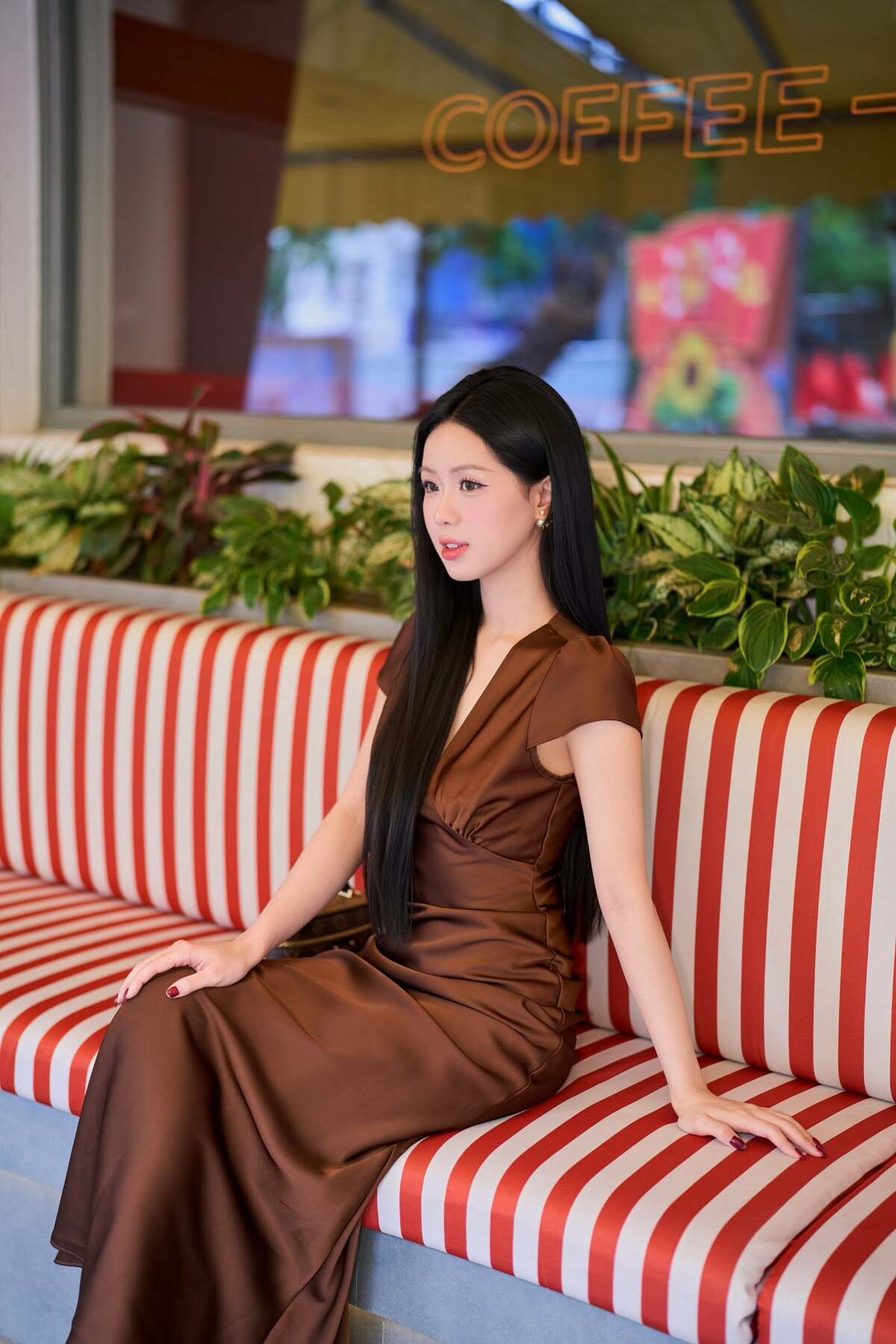 Khánh Vi cho biết những trải nghiệm ở cuộc thi giúp cô lột xác, từ chưa từng trang điểm hay đi giày cao gót, trở nên tự tin hơn khi trình diễn trên sân khấu.
