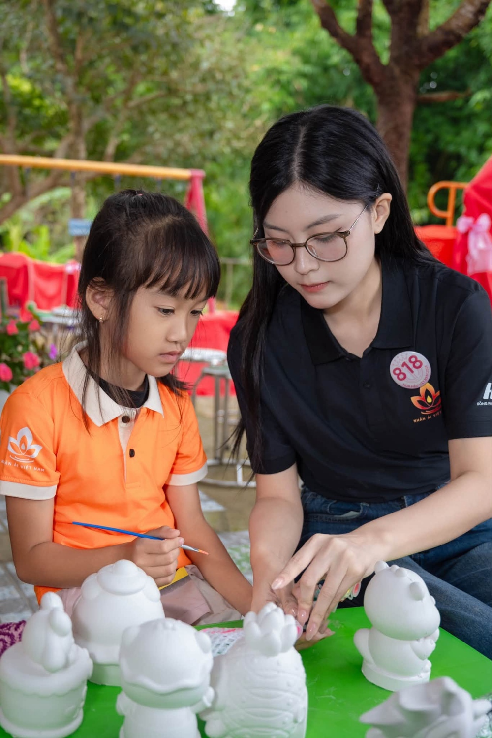 Từ những lần cùng gia đình tham gia hoạt động từ thiện, Khánh Linh ấp ủ đưa những dự án nhân ái đến gần hơn với cộng đồng.