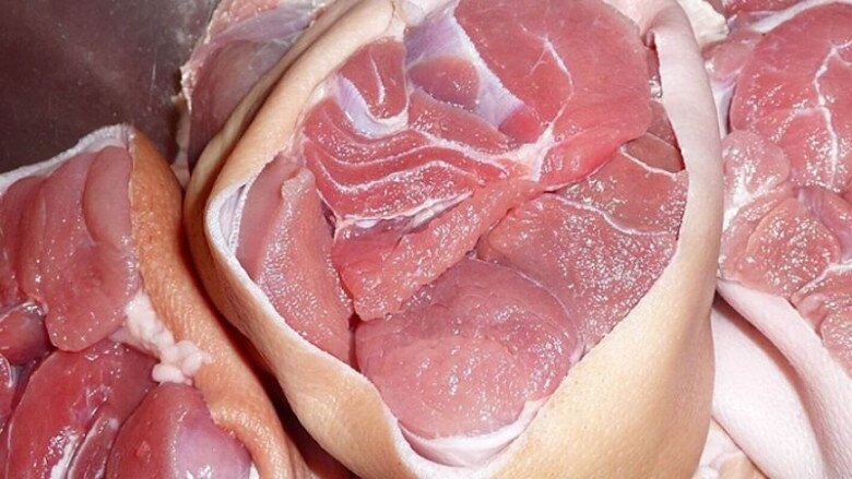 Luộc thịt chân giò hay bị thâm, miếng không đẹp, bếp trưởng nói: Phải làm thế này miếng nào cũng trắng thơm, thái đều tăm tắp - 1