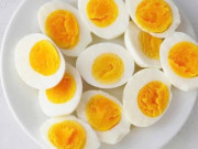 Bếp Eva - Luộc trứng đừng cho luôn vào nồi, nhớ làm điều này trước trứng sẽ cực dễ bóc vỏ mà còn không bị nứt