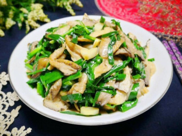 Chỉ là 2 loại rau nhưng xào chung với nhau vừa ngon, rẻ tiền mà siêu bổ, khỏe gan, tốt cho thận