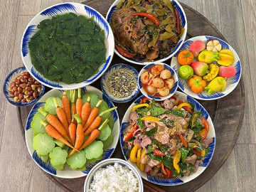 Bếp Eva - Hôm nay nấu gì: Cơm tối đơn giản nhưng ngon, giàu dinh dưỡng cho bà, cho mẹ ngày 20-10