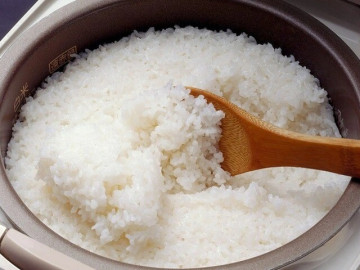 Nấu cơm chỉ cho nước thật thiếu chuyên nghiệp, bỏ 2 thứ này vào, cơm vừa thơm vừa mềm, tơi xốp hạt căng bóng