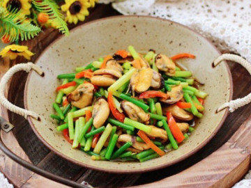 Loại rau tưởng chỉ lấy củ ai ngờ thân là kho dinh dưỡng, còn chứa kháng sinh tự nhiên, hỗ trợ giảm cholesterol, xào kiểu gì cũng ngon