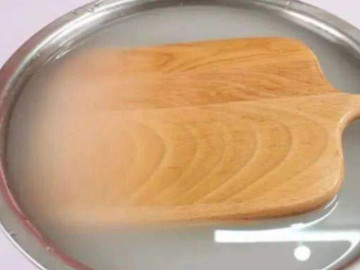Bếp Eva - Mua thớt về một thời gian đã bị mốc, nứt, đầu bếp mách làm ngay điều này, thớt để lâu vẫn bền sạch