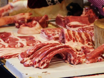 Tại sao sườn heo vốn toàn xương, lại đắt hơn thịt nạc? Lý do ở đằng sau điều này, nghe xong ai cũng gật gù quá đúng rồi