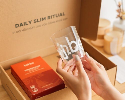 Bộ ly và ống hút cho nghi thức mỗi sáng