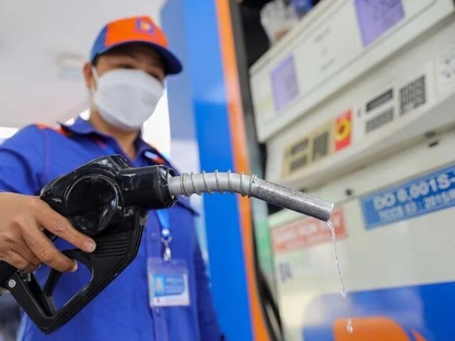 Giá xăng dầu hôm nay 1/10: Tăng giảm trái chiều