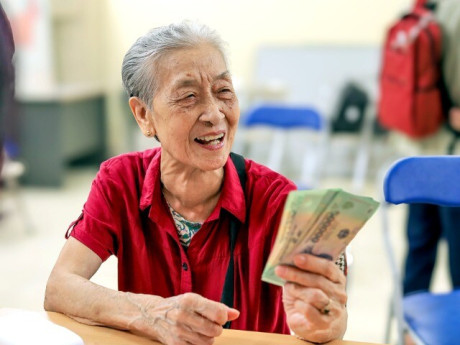Từ 5/10/2026, người không có lương hưu được nhận trợ cấp xã hội hằng tháng nếu đủ điều kiện này