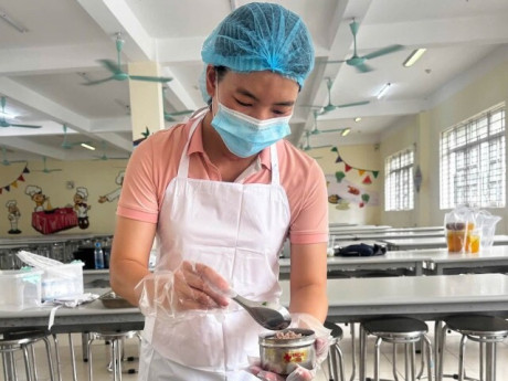 Bộ GD-ĐT siết quy định mới sau nhiều lùm xùm suất ăn bán trú