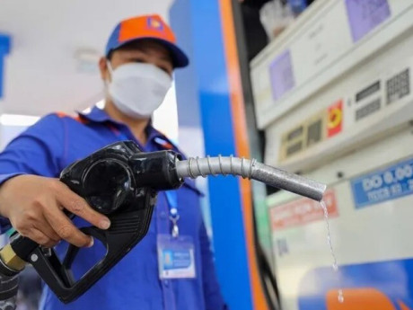 Giá xăng dầu hôm nay 8/10: Quay đầu giảm nhẹ