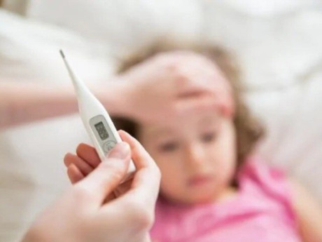 TPHCM: Ca tay chân miệng tăng mạnh, nhiều trẻ đồng nhiễm virus hô hấp