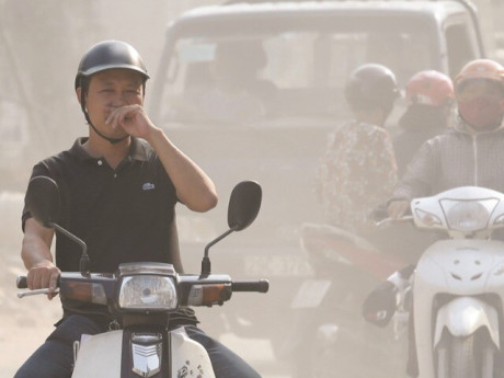 Ô nhiễm không khí gia tăng, người nhạy cảm nên hạn chế hoạt động ngoài trời