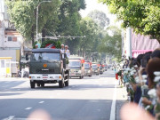 Đoàn xe nghi lễ chở hài cốt các liệt sĩ về an táng tại Nghĩa trang liệt sĩ Thành phố