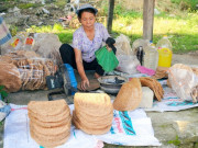 Lifestyle - Chợ ở Thanh Hoá nằm giữa rặng phi lao xanh mát, bán đủ món ngon dân dã