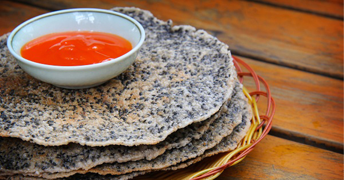 Bánh đa vừng đặc sản vùng đất Đô Lương