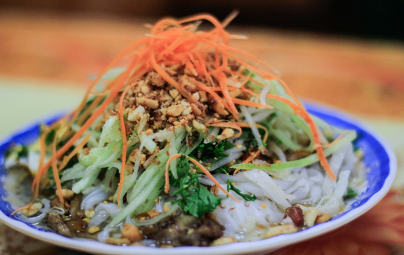 Phở chua với nước dùng đậm đà