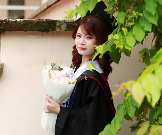 Dương Thị Huế là thủ khoa đầu ra ngành Ngôn ngữ Anh của Trường Đại học Ngoại ngữ (Đại học Quốc gia Hà Nội)