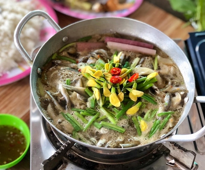 Món lẩu cá linh hấp dẫn