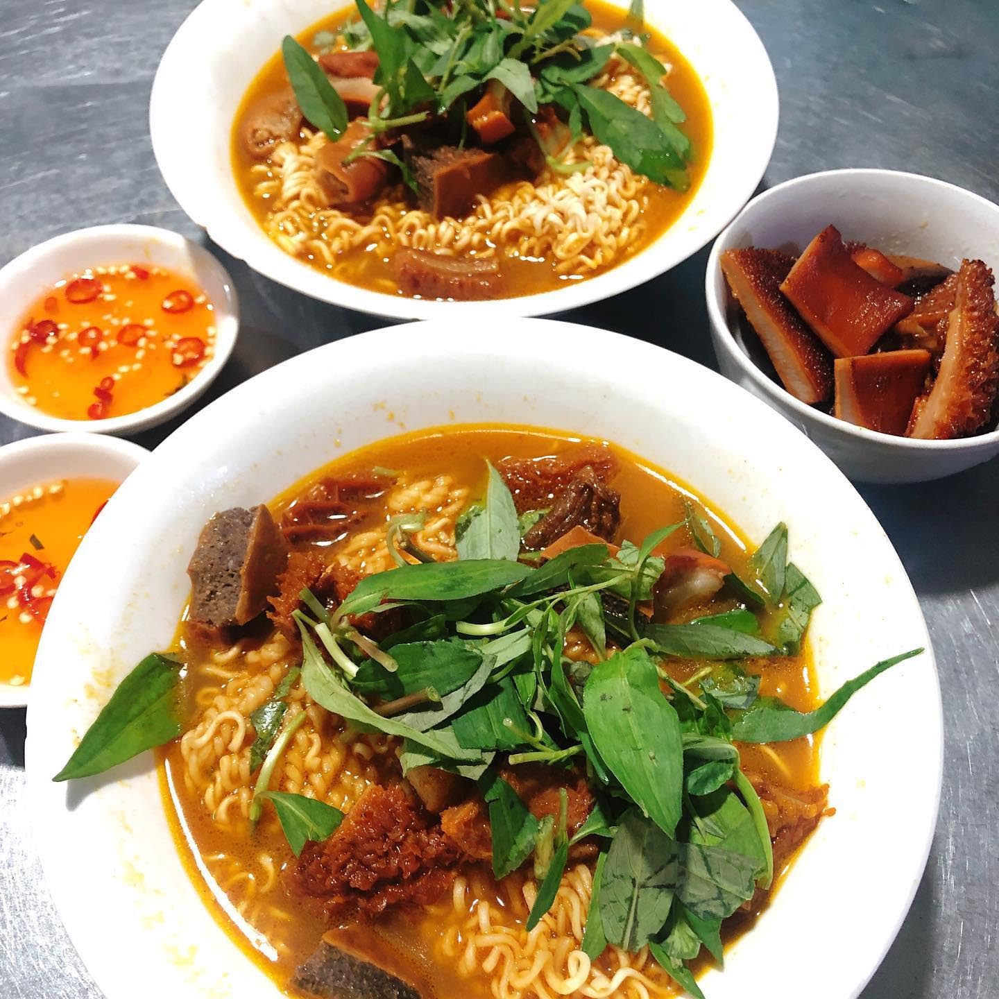 Món mì phá lấu hấp dẫn