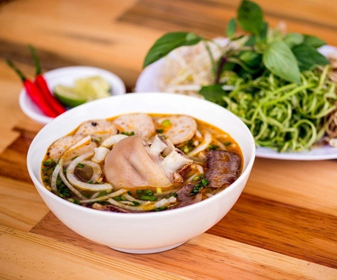 Đặc sản bún bò Huế thơm ngon
