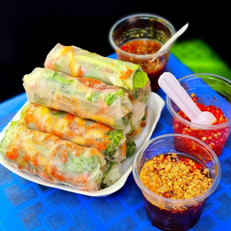 Bò bía mặn là món ăn vặt quốc dân