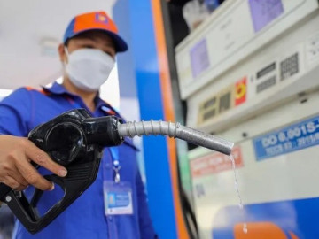 Giá xăng dầu hôm nay 1/10: Tăng giảm trái chiều