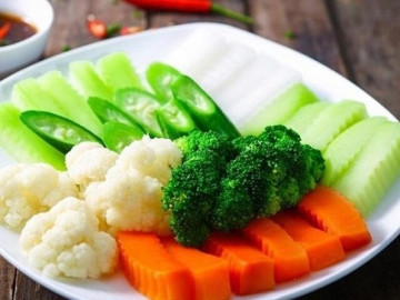 Ăn rau luộc vào buổi tối để giảm cân: Lợi ích và hạn chế gì?