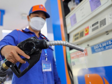 Giá xăng dầu hôm nay 15/10: Tiếp tục biến động trái chiều