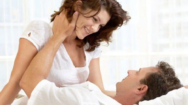 5 điều vợ chồng nên làm trước khi đi ngủ để giữ lửa tình yêu