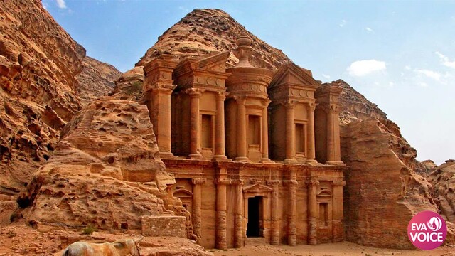 Petra - thành phố hoa hồng bất tử giữa lòng sa mạc Jordan