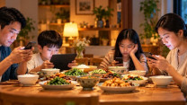 Bữa cơm không màn hình: Đừng để người thân cô đơn ngay bên mâm cơm gia đình