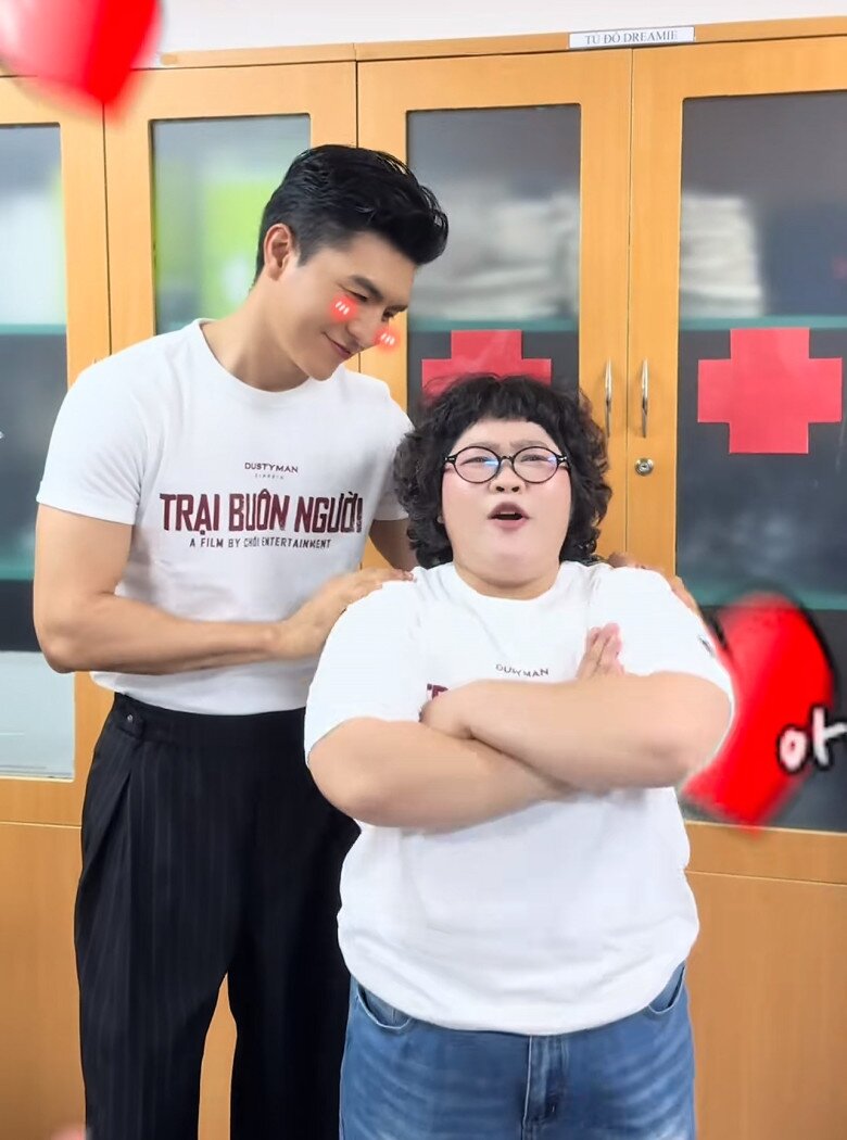 Nữ diễn viên cùng crush trong phim là Steven Nguyễn cùng nhau quay nhiều tiểu phẩm hài.