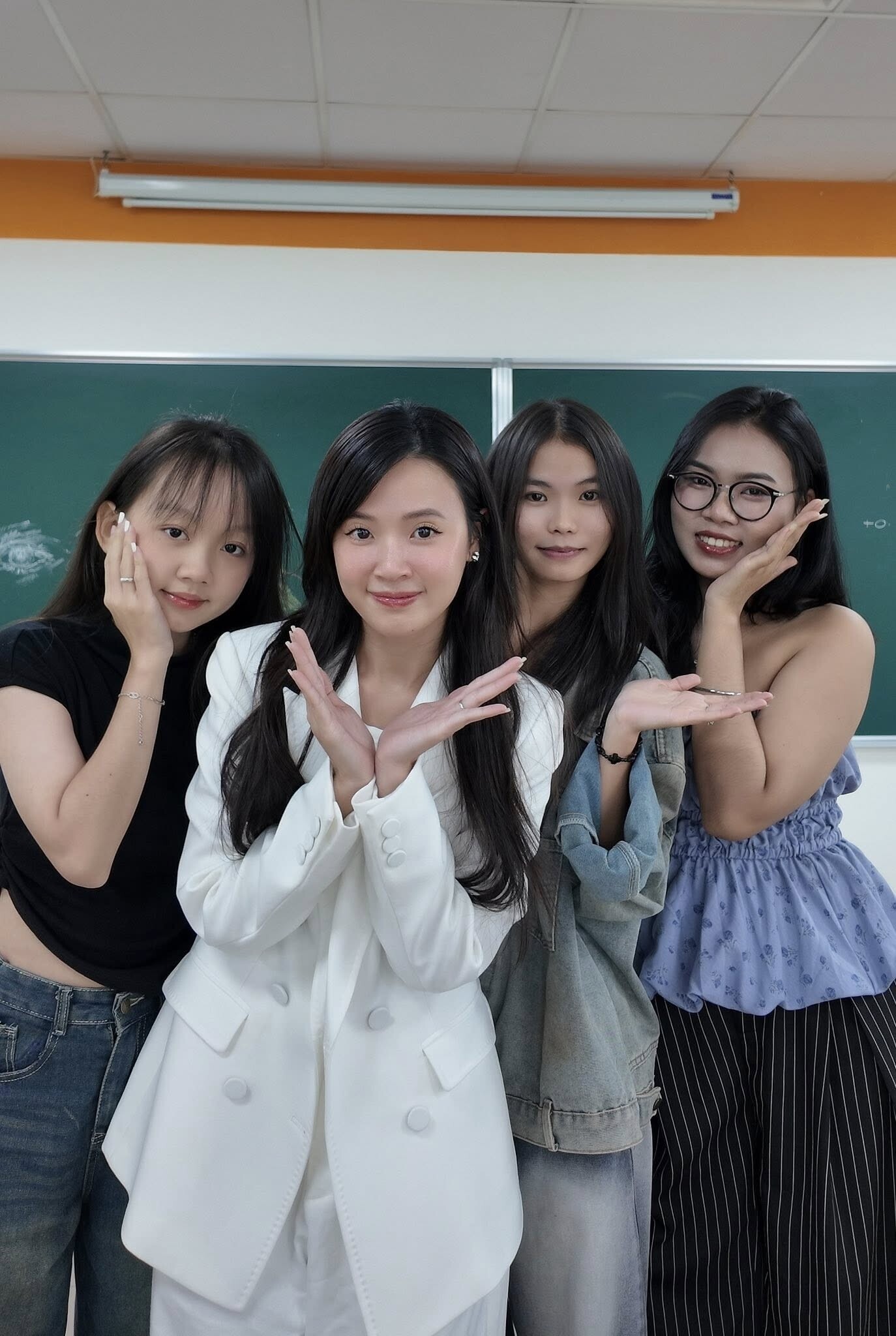 amp;#34;Công chúaamp;#34; váy hồng này lớn lên thành mỹ nhân nhiều sổ đỏ trong showbiz Việt, được bố mẹ nuôi dạy khắt khe - 12