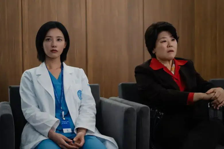 Bà Jang tự đưa ra một bản hợp đồng được thiết kế riêng cho Su Jeong với thù lao ngất ngưởng và danh sách điều khoản.