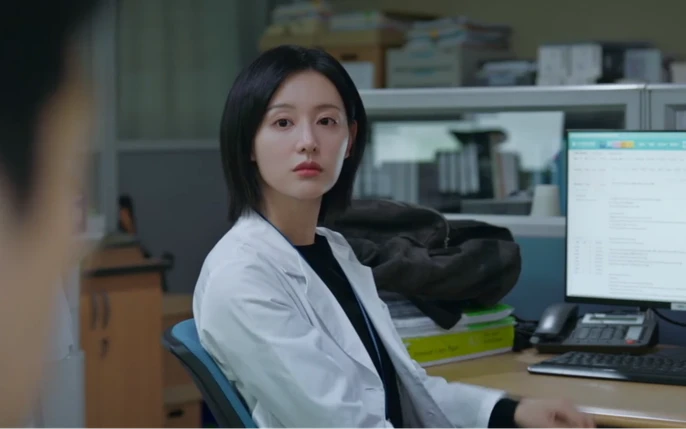 Cá tính của Su Jeong dường như chưa đủ độ “điên” để tạo nên sự bùng nổ như khán giả từng chứng kiến ở bản gốc.