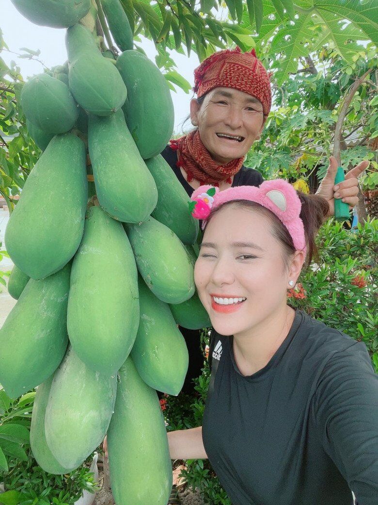 Mẹ Tính là người đã vất vả gầy dựng lại gia đình khi cha của Hồ Bích Trâm qua đời.