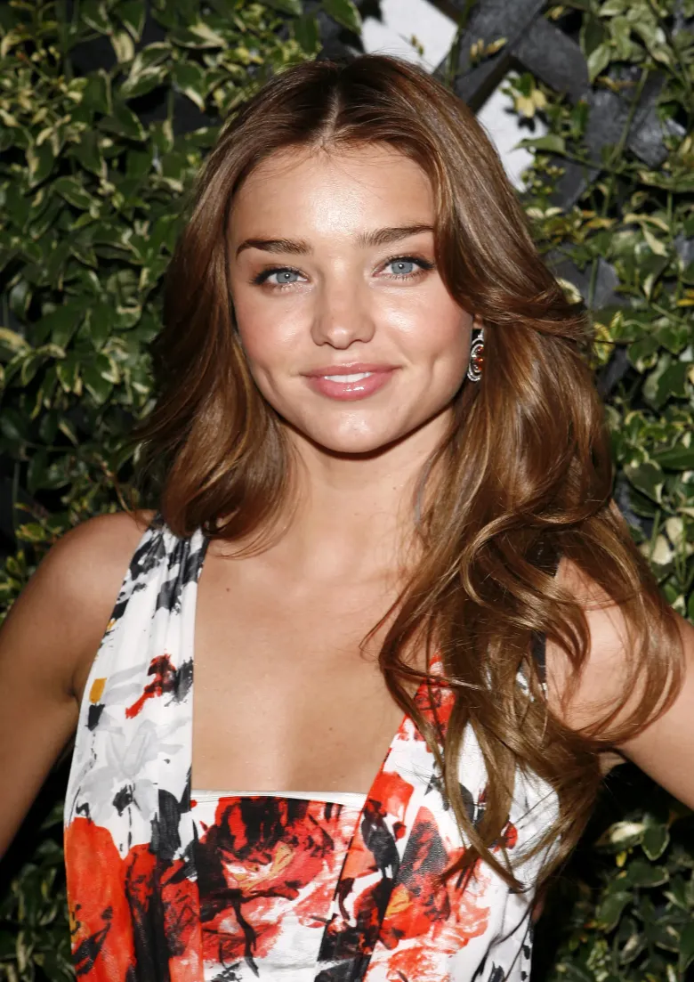 Nhan sắc trong trẻo thời trẻ của Miranda Kerr.