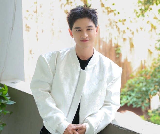 Cheng tốt nghiệp Đại học Kiến trúc Hà Nội, từng không được bố mẹ ủng hộ theo nghệ thuật.