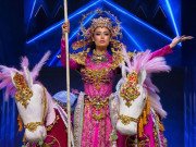 Đẹp - Emoura Phạm diễn trang phục 20 kg tại Miss Grand